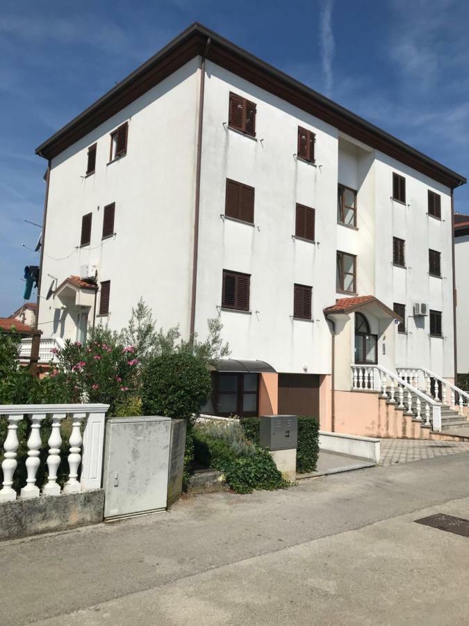 Studio Apartman Lorenzo Umago Esterno foto
